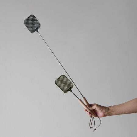 Telescopic Fly Swatter / ハエたたき KIKKERLAND